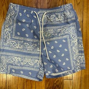 Very attractive blue/white pattern that is sure to receive many compliments